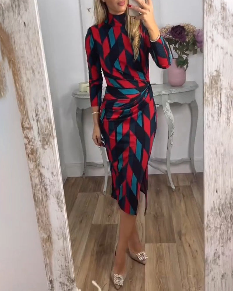 GeoChic™ | Mønstret Midi Kjole med Drapering