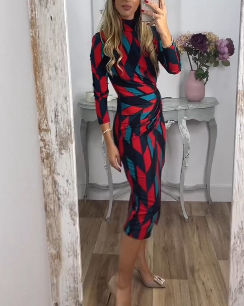 GeoChic™ | Mønstret Midi Kjole med Drapering
