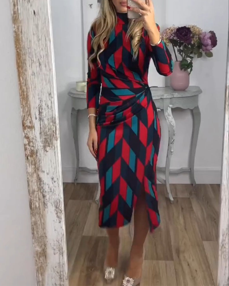 GeoChic™ | Mønstret Midi Kjole med Drapering
